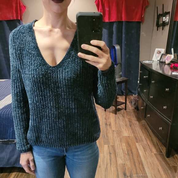 V Neck Hunter Green Cozy Sweater - Picture 1 of 6